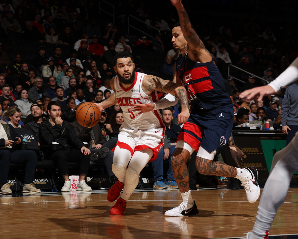 今晨NBA常规赛传出新动向；华盛顿奇才绝杀压哨；管理层表态：信心回归；年轻球员得到机会的简单介绍