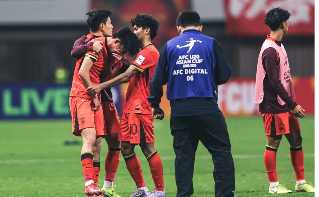 开云体云app登录入口-包含里昂发布备战花絮，冲刺阶段内部沟通，德国杯任务艰巨，球队文化再被提及的词条-开云体云app登录入口