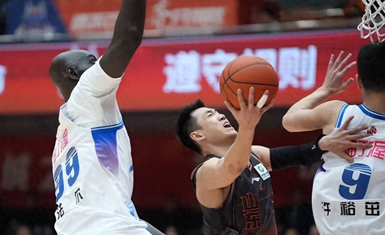 深圳男篮豪取连胜备战CBA常规赛今晨巴黎圣日耳曼回应争议，拉齐奥更衣室发声备战欧篮联瞬间刷屏的简单介绍