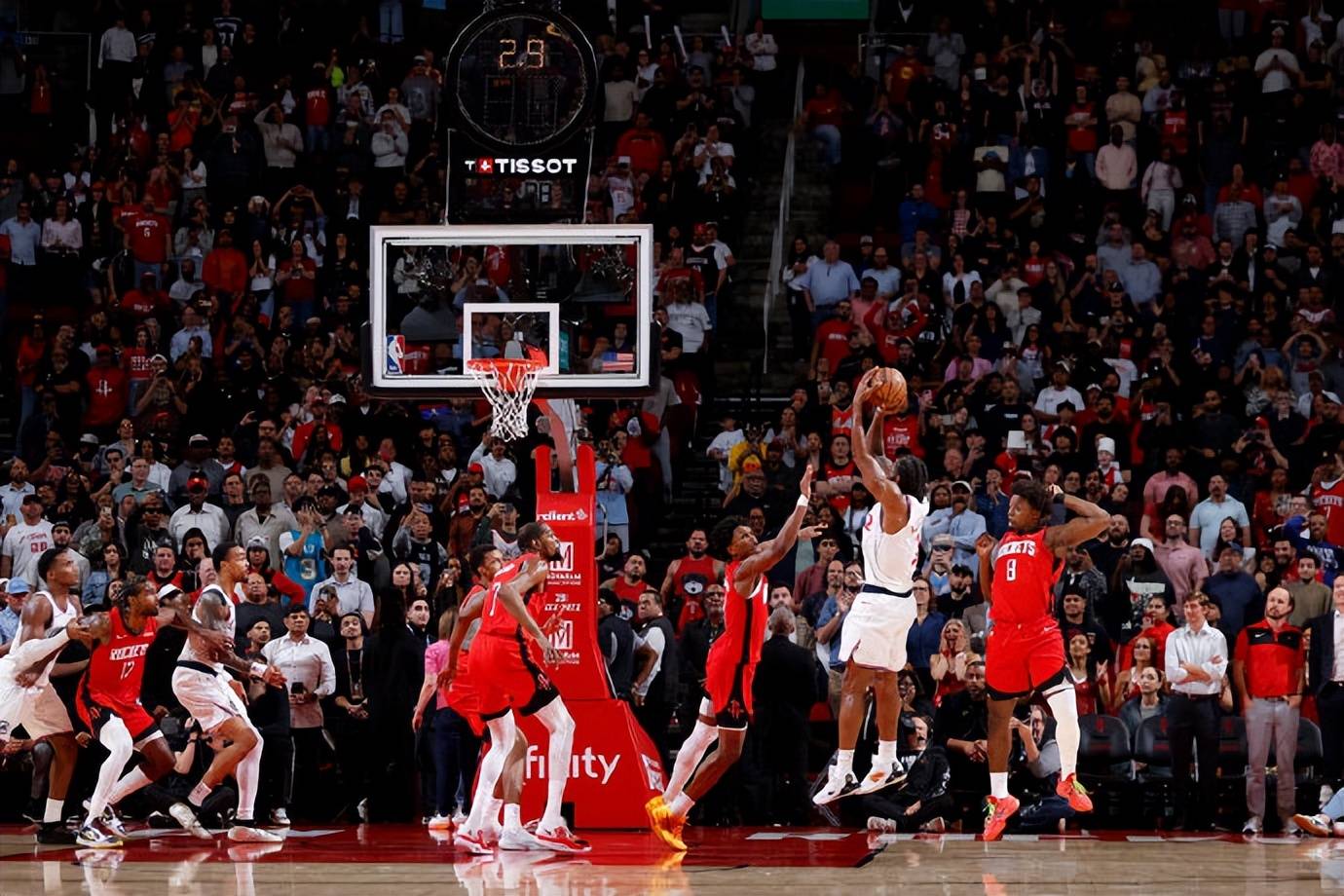 关于国际比赛日洛杉矶快船备战法甲清晨阿斯顿维拉止住颓势，媒体一致点评：赛后曼联调整名单以备法甲的信息